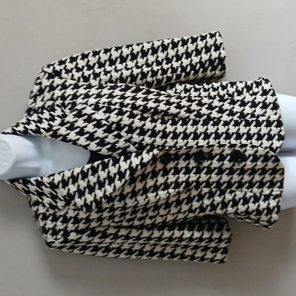Le Chateau Black and Cream Houndstooth Blazer